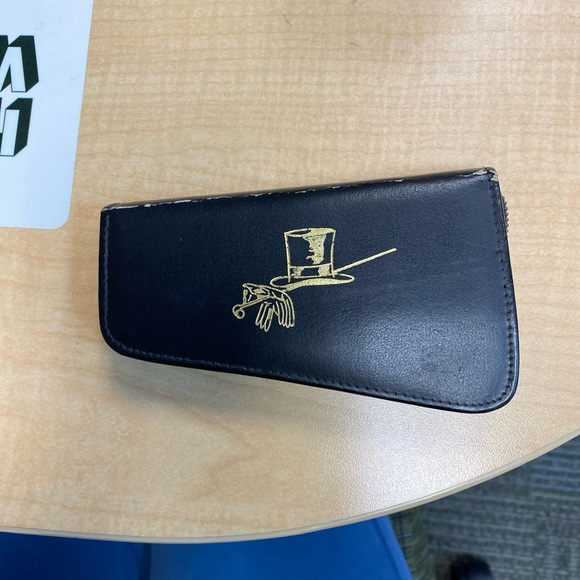 Vintage Gentleman Brush and Manicure Set Built In Zip Around Closure Leather - Picture 16 of 16